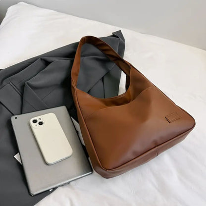 Katie | Minimalistisk axelväska – vardaglig elegans möter praktisk design