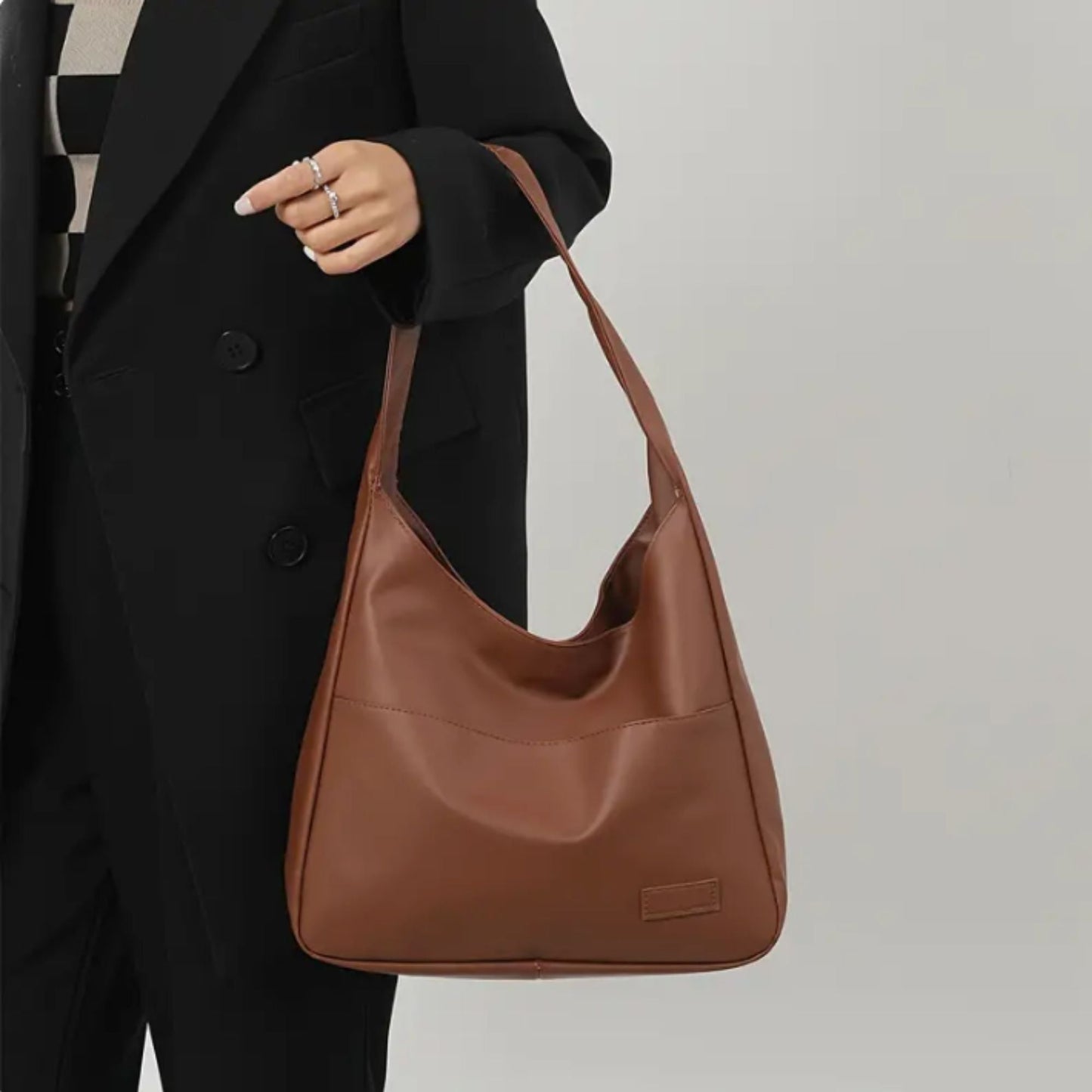 Katie | Minimalistisk axelväska – vardaglig elegans möter praktisk design